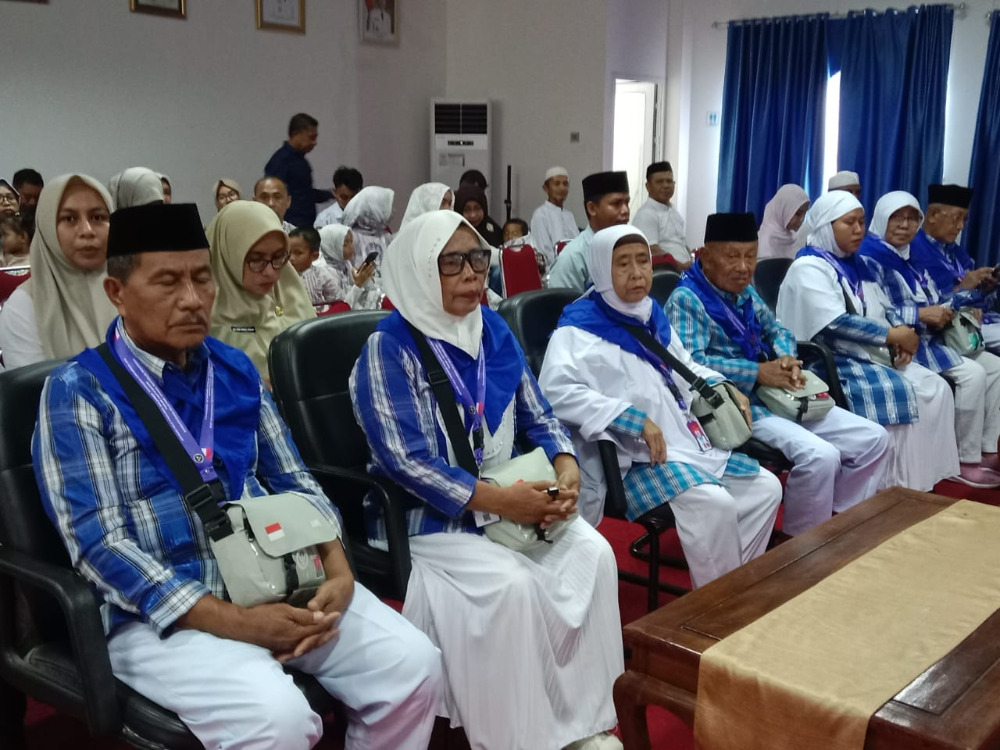 Pemkab Buton Tanggung Biaya Tiket Pesawat PP Baubau-Makassar 11 Jemaah Haji