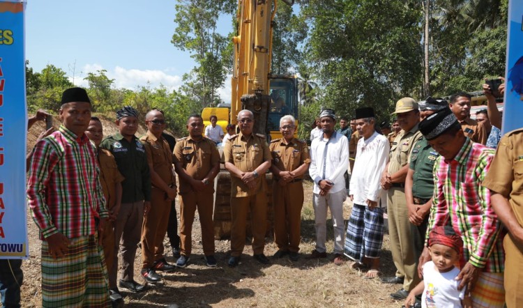 Sekda Buton Apresiasi Pengelolaan BUMDes Lawulelu Jaya Desa Mantowu