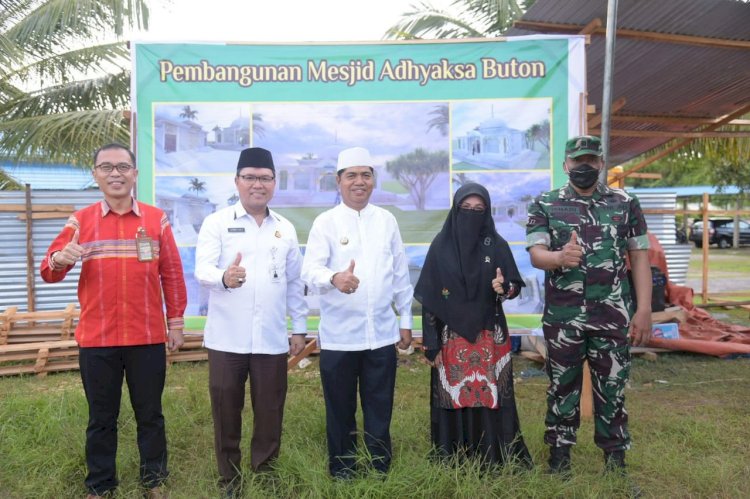 Letakkan Batu Pertama Pembangunan Masjid Adhyaksa Kejaksaan Buton, Ini Harapan Bupati