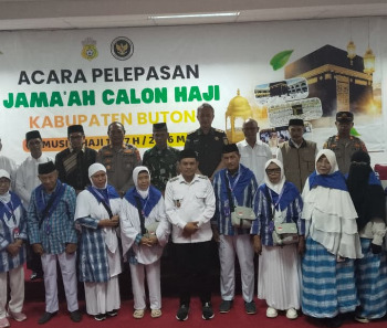Pemkab Buton Lepas 11 Calon Jemaah Haji 1447 H / 2026 M