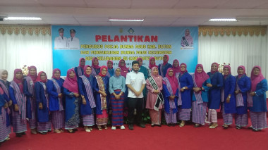Bupati Buton Alvin Akawijaya Putra, S.H., resmi melantik Pengurus Kelompok Kerja (Pokja) Bunda PAUD Kabupaten Buton serta mengukuhkan Bunda PAUD Kecamatan dan Desa/Kelurahan se-Kabupaten Buton dalam upaya mewujudkan PAUD Bermutunya, Rabu (22/10/2025) di Aula Bupati Buton Kompleks Perkantoran Takawa. (Foto: Agung - Kominfo)
