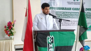 Bupati Buton Alvin Akawijaya Putra, SH, saat membuka Musyawarah Cabang (Muscab) I HMI Cabang Persiapan Buton yang digelar di Hotel Buton Raya, Pasarwajo, pada Sabtu–Minggu (25–26 Oktober 2025). (Foto: Istimewa)