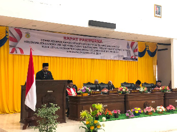 Hadiri Pelantikan PAW Wakil Ketua II DPRD, Bupati Alvin Akawijaya Putra Ajak Perkuat Sinergi Demi Buton Bersinar
