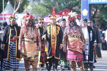 HUT ke-62 Sultra: Pemkab Buton Tampilkan Fragmen Perjuangan Oputa Yi Koo dalam Karnaval Budaya